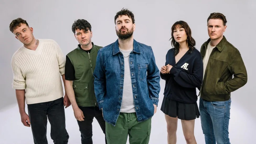 競(jìng)猜嘉賓：Courteeners的第七張錄音室專輯《Pink Cactus Cafe》于10月25日發(fā)行。他們的新單曲《夜間巴士的孤獨(dú)》現(xiàn)已發(fā)行。