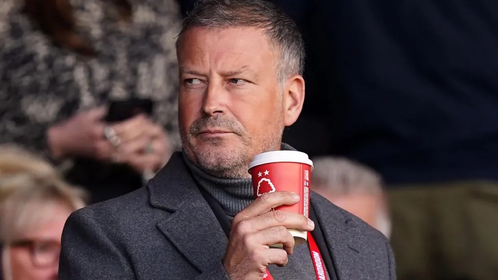 馬克&middot;克拉滕伯格在2004年至2017年的13個(gè)賽季中執(zhí)法了近300場(chǎng)英超比賽