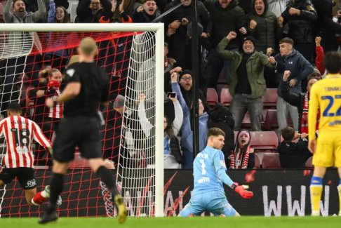 利茲聯(lián)門將失誤導(dǎo)致球隊(duì)在桑德蘭的比賽中失利后流