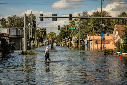 佛羅里達(dá)州發(fā)布疏散令以應(yīng)對(duì)颶風(fēng)米爾頓