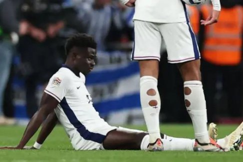 薩卡在英格蘭隊(duì)輸給希臘隊(duì)時(shí)受傷