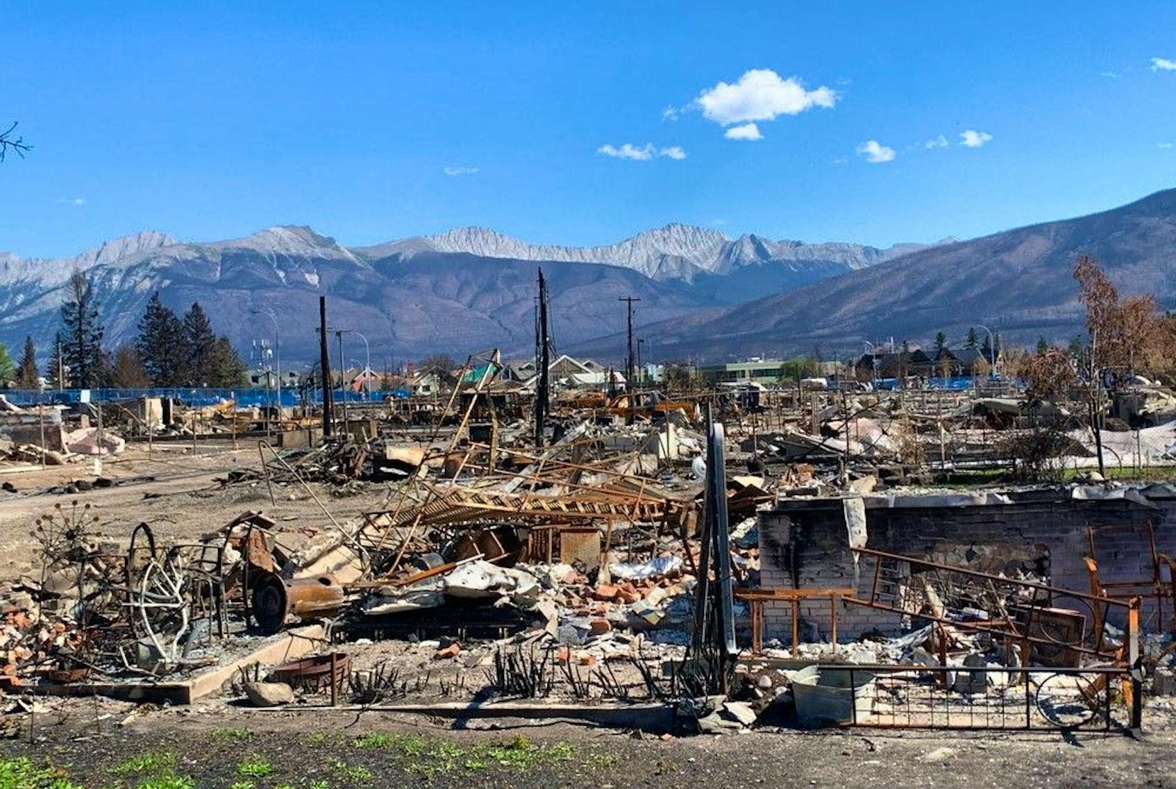 2024年8月19日，賈斯珀鎮(zhèn)現(xiàn)場(chǎng)顯示野火造成的破壞。