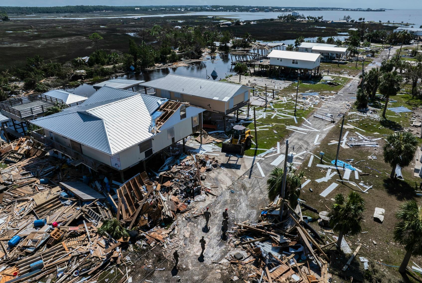 2024年9月28日星期六，佛羅里達(dá)州基頓海灘，颶風(fēng)海倫摧毀了建筑物的殘骸。