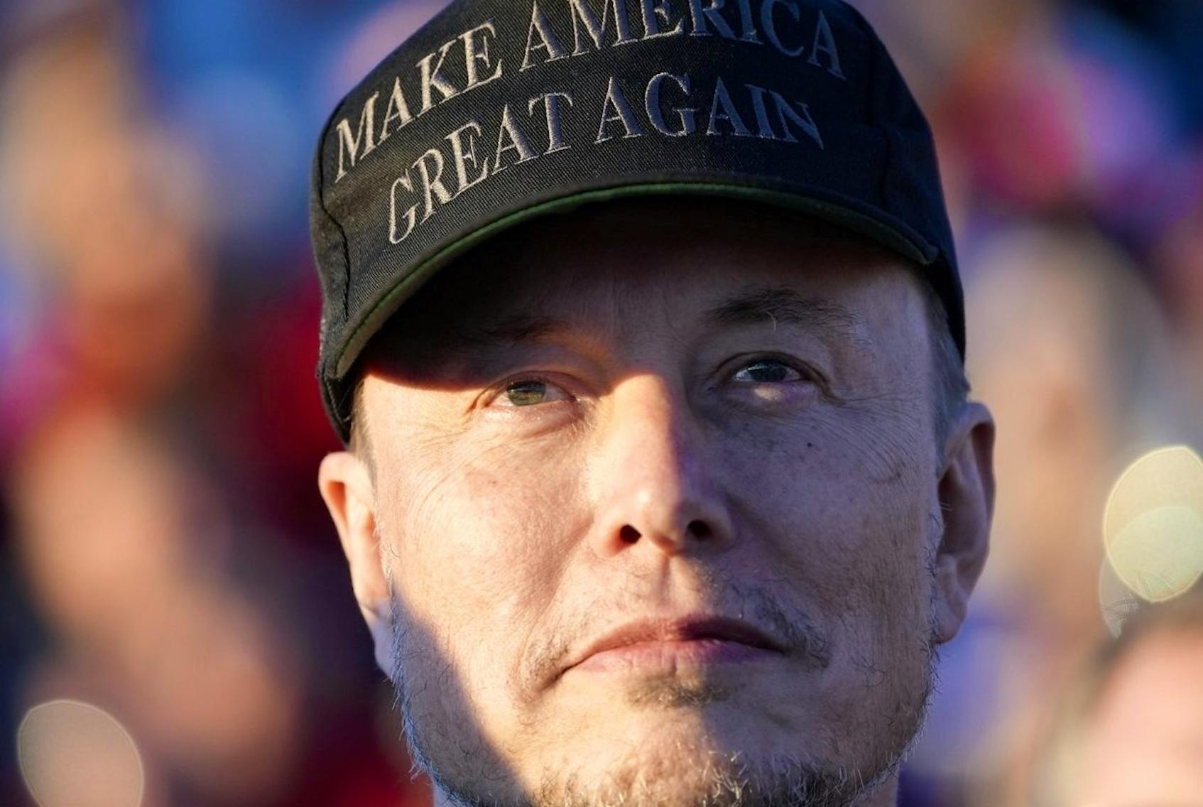 2024年10月5日星期六，賓夕法尼亞州巴特勒，埃隆&middot;馬斯克在特朗普在巴特勒農(nóng)場(chǎng)展的競(jìng)選活動(dòng)現(xiàn)場(chǎng)。