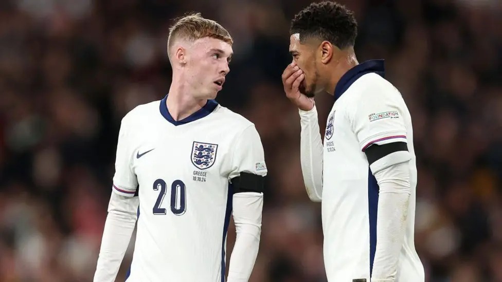 裘德&middot;貝林厄姆（右）為英格蘭隊(duì)僅有的兩次射門&mdash;&mdash;包括他們的進(jìn)球