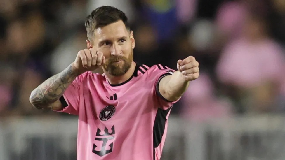 梅西在本賽季的美國(guó)職業(yè)足球大聯(lián)盟常規(guī)賽中打進(jìn)了20粒進(jìn)球并貢獻(xiàn)了16次助攻