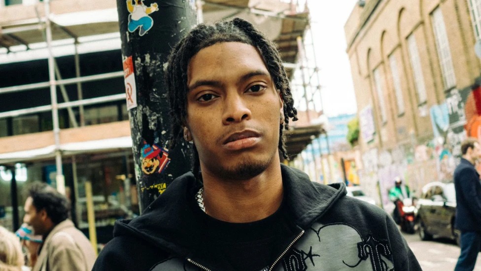 Nemzzz在完成澳大利亞和新西蘭巡演后，正在歐洲巡演。他的混音帶《請勿打擾》在BBCRadio1播出，多首單曲在1Xtra的AList中名列前茅。