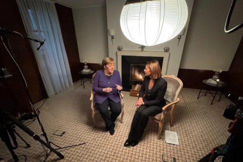 安格拉·默克爾捍衛(wèi)與俄羅斯的關系并阻止烏克蘭加