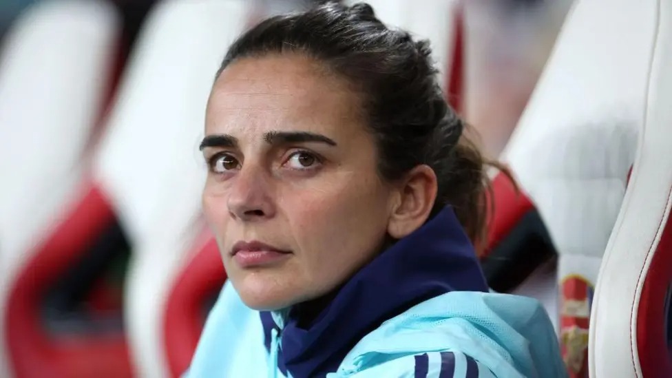 自喬納斯&middot;艾德瓦爾十月辭職以來，前荷蘭中場球員蕾妮&middot;斯萊格斯一直領(lǐng)導(dǎo)著阿森納