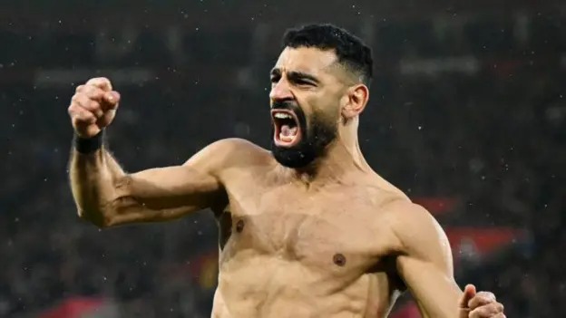 穆罕默德&middot;薩拉赫慶祝利物浦對(duì)陣南安普頓的第三個(gè)進(jìn)球