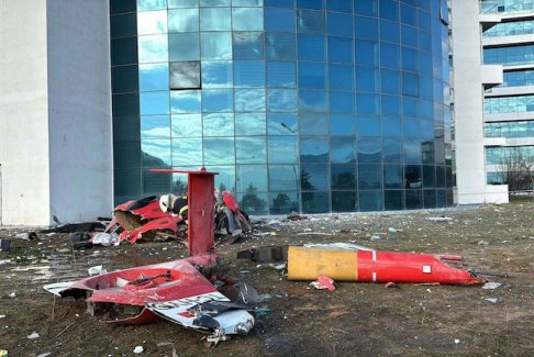 土耳其救護直升機撞入醫(yī)院大樓4人死亡