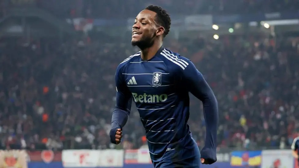 約翰&middot;杜蘭慶祝阿斯頓維拉對陣萊比錫紅牛的比賽進(jìn)球