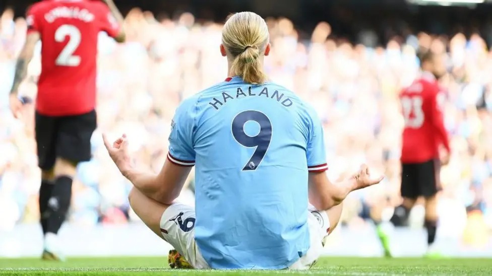 各項賽事中已有193場曼徹斯特德比。曼城贏了61場，曼聯(lián)贏了78場，還有54場平局。