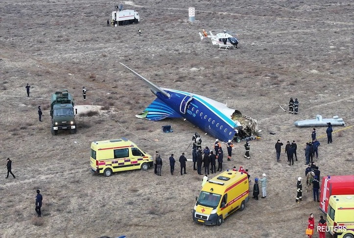 一架飛機在哈薩克斯坦阿克套附近墜毀