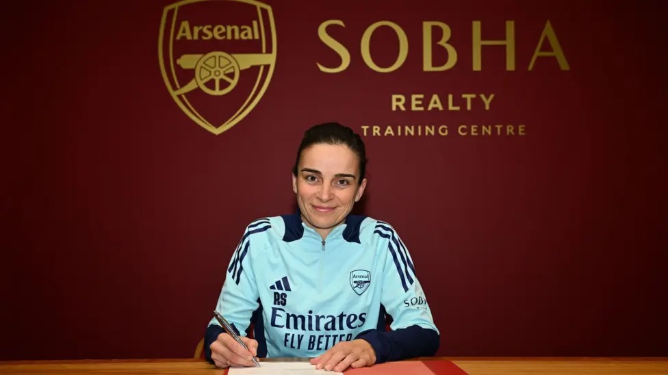 喬納斯&middot;艾德瓦爾(JonasEidevall)辭去阿森納主帥職務(wù)94天后，蕾妮&middot;斯萊格斯(ReneeSlegers)獲得永久任命