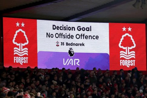 本賽季到目前英超聯(lián)賽中有13個VAR錯誤