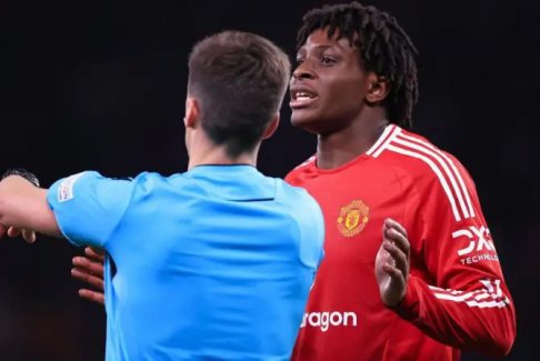 曼聯(lián)vs皇家社會(huì)比賽中多爾古展現(xiàn)的體育精神