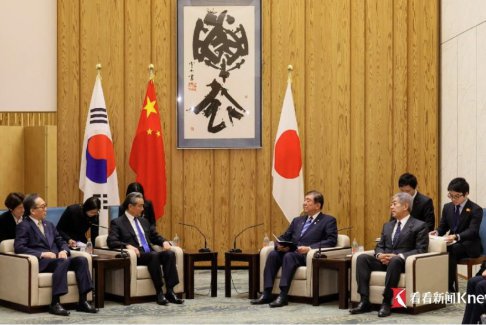 石破茂會見王毅時背后2個漢字是什么