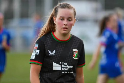 女足球員艾米·科爾首次入選北愛爾蘭隊(duì)