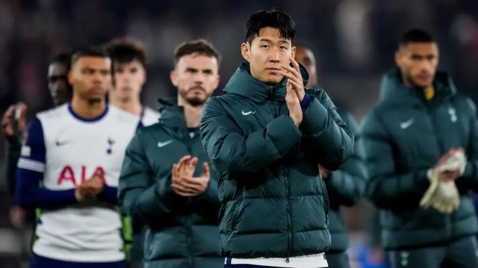 孫興慜被多米尼克&middot;索蘭克替換下場，后者在比賽結(jié)束前受傷。