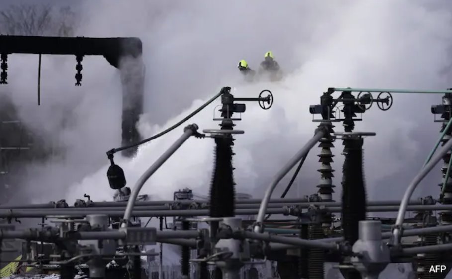 航班停運(yùn)導(dǎo)致許多乘客不得不另作安排