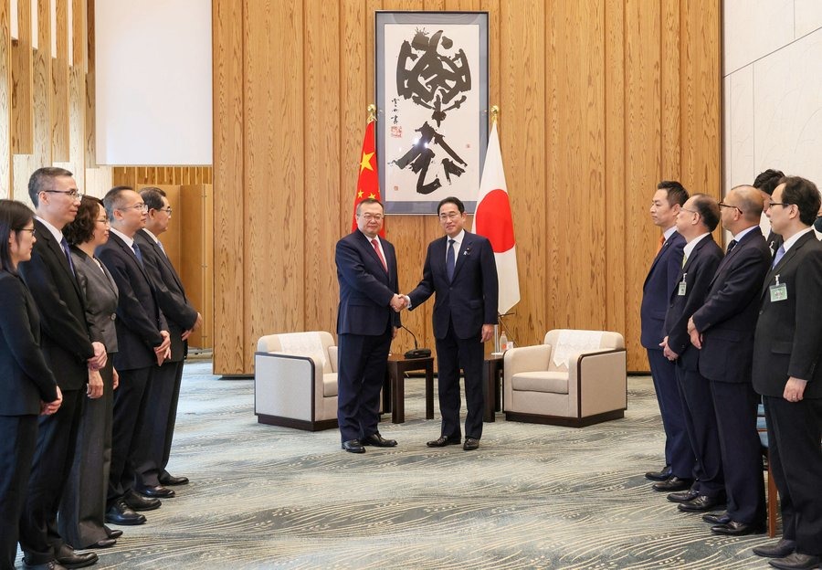 石破茂會見王毅時背后2個漢字是什么