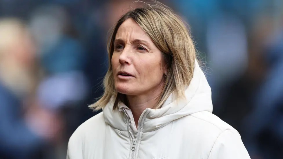 索尼婭&middot;邦帕斯托周六贏得了她作為切爾西主教練的第一座獎杯，但對聯(lián)賽杯決賽的場地并不滿意