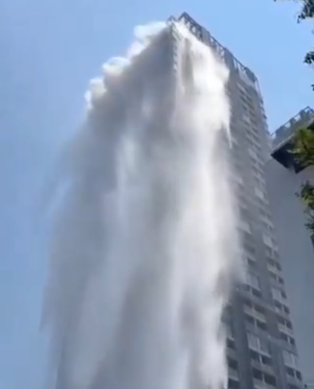 緬甸強(qiáng)震大廈泳池水飛濺