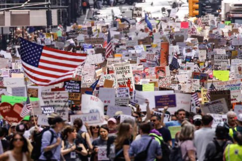 全美多地舉行抗議活動(dòng)反對美政策：美國沒有國王