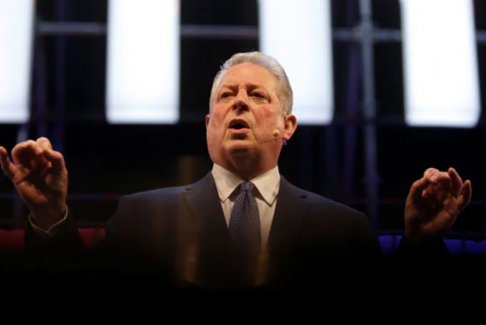 美國前副總統(tǒng)戈?duì)枌⑻乩势?.0比作納粹德國