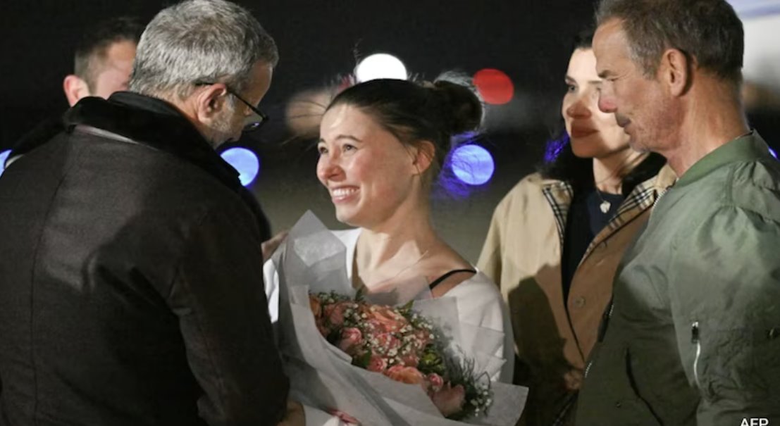 此次交換是在阿布扎比的一個(gè)機(jī)場進(jìn)行的