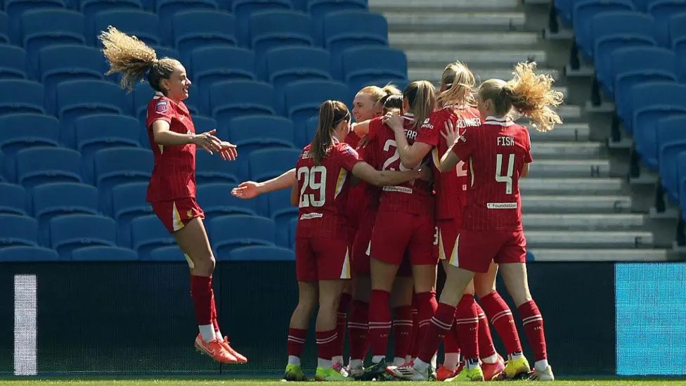 利物浦慶祝奧利維亞&middot;史密斯在布萊頓的首開紀(jì)錄