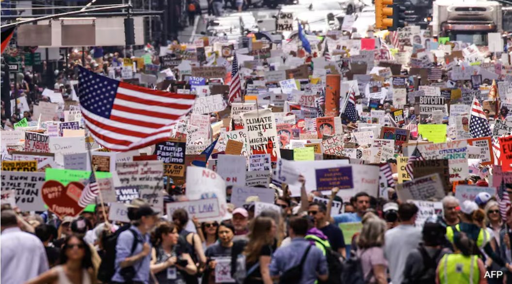 &ldquo;美國沒有國王&rdquo;：全美多地舉行抗議活動反對特朗普的移民政策