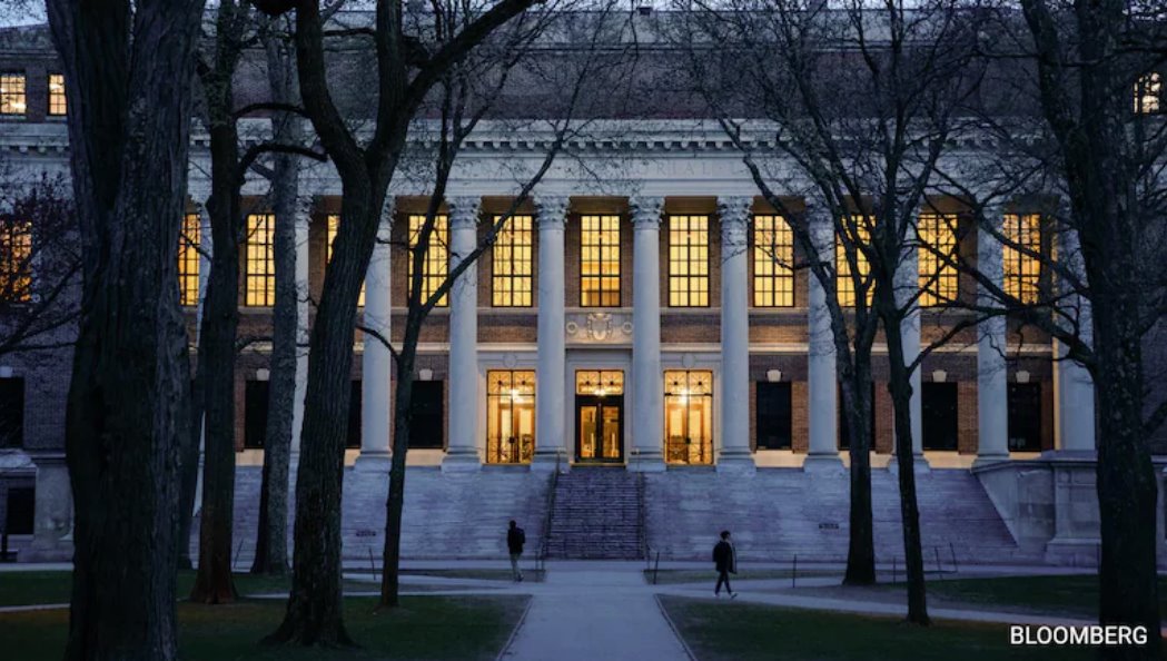 該訴訟要求凍結(jié)資金并宣布對聯(lián)邦撥款施加的條件為非法