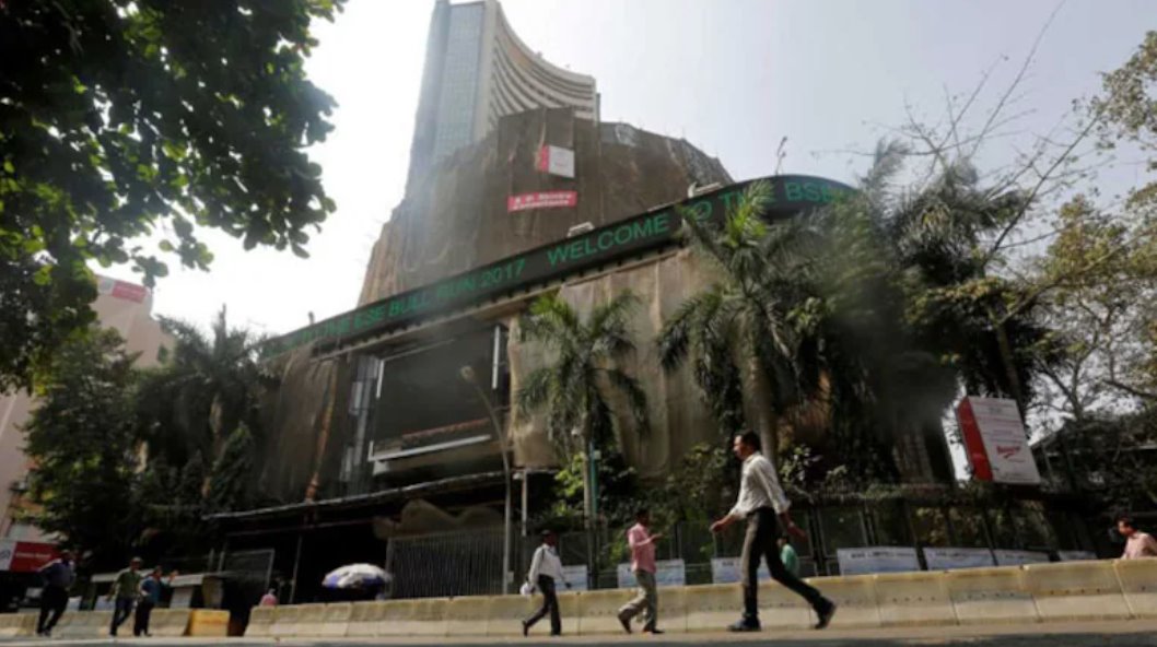 特朗普加劇美聯(lián)儲擔(dān)憂，黃金創(chuàng)歷史新高，股市走勢分化。