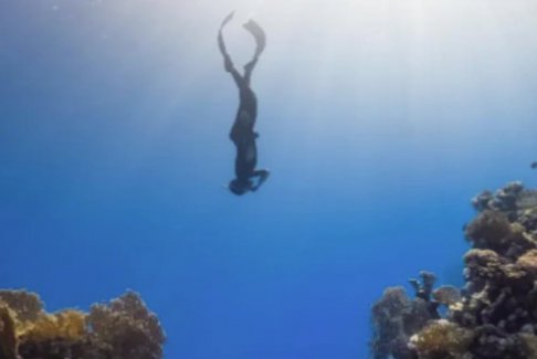 張曉涵在印度尼西亞打撈掉落的GoPro相機(jī)時(shí)溺水身亡