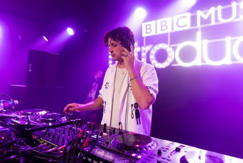 薩頓足總杯決賽和英超聯(lián)賽預(yù)測嘉賓Barry Can't Swim