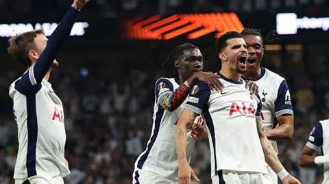 托特納姆熱刺隊擊敗北極來客，實至名歸