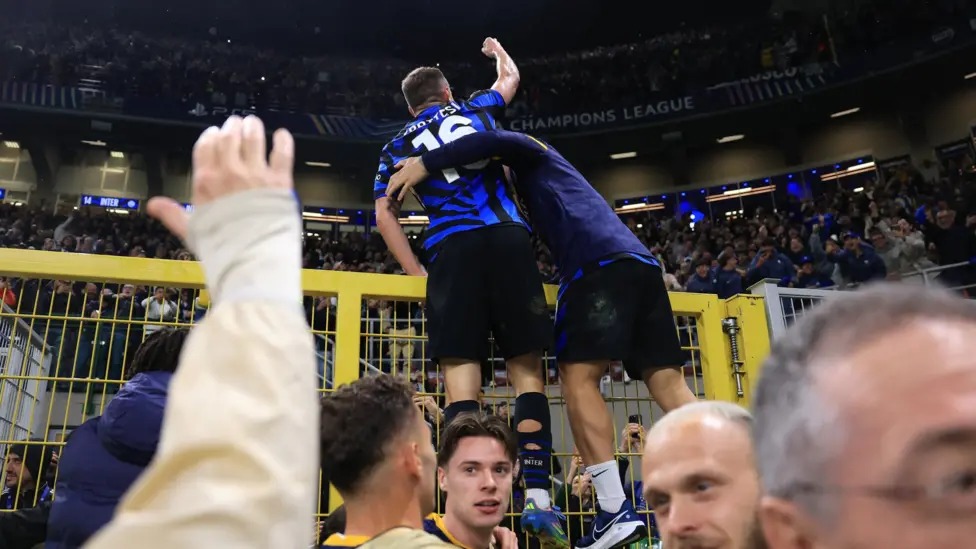 加時(shí)賽中，國(guó)際米蘭以7-6的總比分領(lǐng)先，達(dá)維德&middot;弗拉特西以精彩的方式慶祝