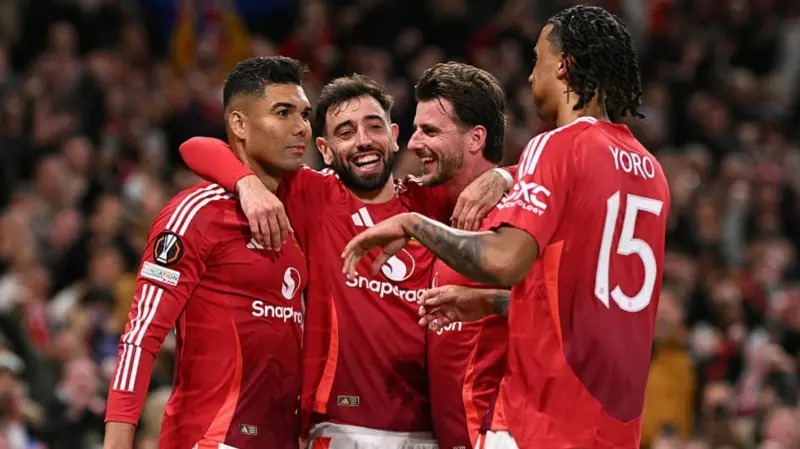 卡塞米羅（左）和梅森&middot;芒特（右二）在曼聯(lián)4-1戰(zhàn)勝畢爾巴鄂的比賽中雙雙進球