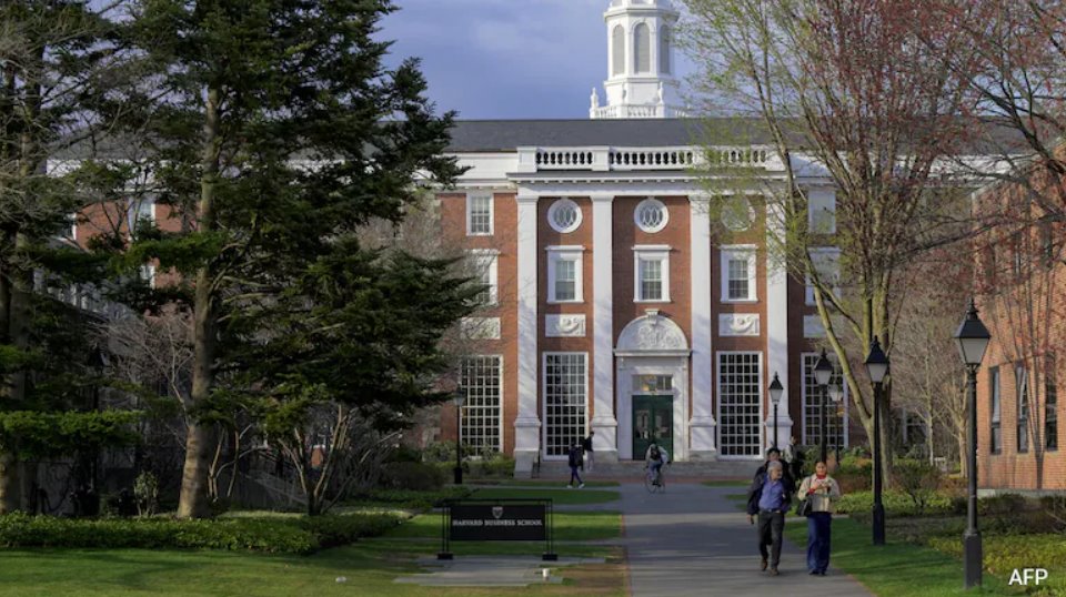 特朗普政府禁止哈佛大學(xué)招收國際生 現(xiàn)有外國學(xué)生必須轉(zhuǎn)學(xué)