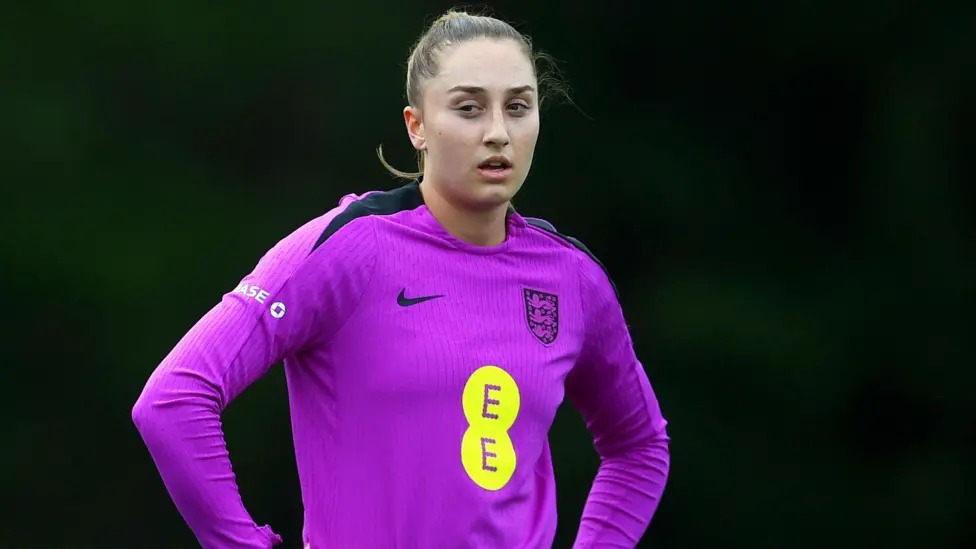 埃拉&middot;莫里斯曾代表英格蘭參加17歲以下、19歲以下和23歲以下級別的比賽