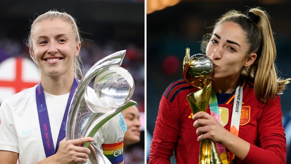 利亞&middot;威廉姆森捧起2022年歐洲杯獎(jiǎng)杯，奧爾加&middot;卡莫納捧起女足世界杯獎(jiǎng)杯
