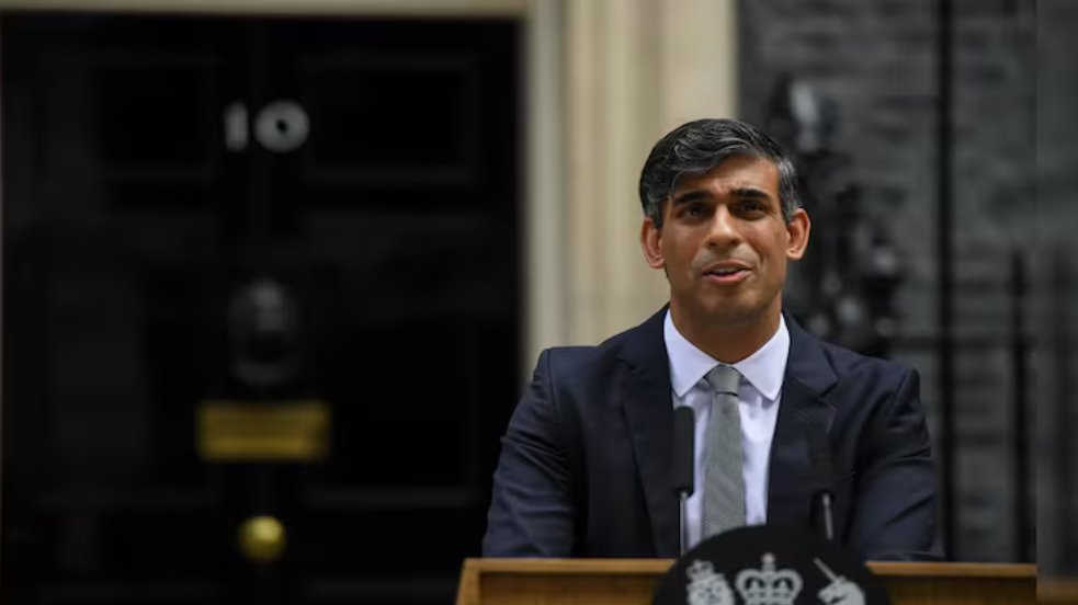 2000 年，里希&middot;蘇納克 (Rishi Sunak) 首次在高盛擔(dān)任投資銀行暑期實(shí)習(xí)生。