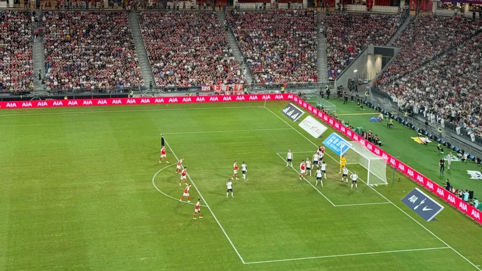 阿森納在季前賽輸給托特納姆熱刺的比賽中嘗試了新的定位球戰(zhàn)術(shù)