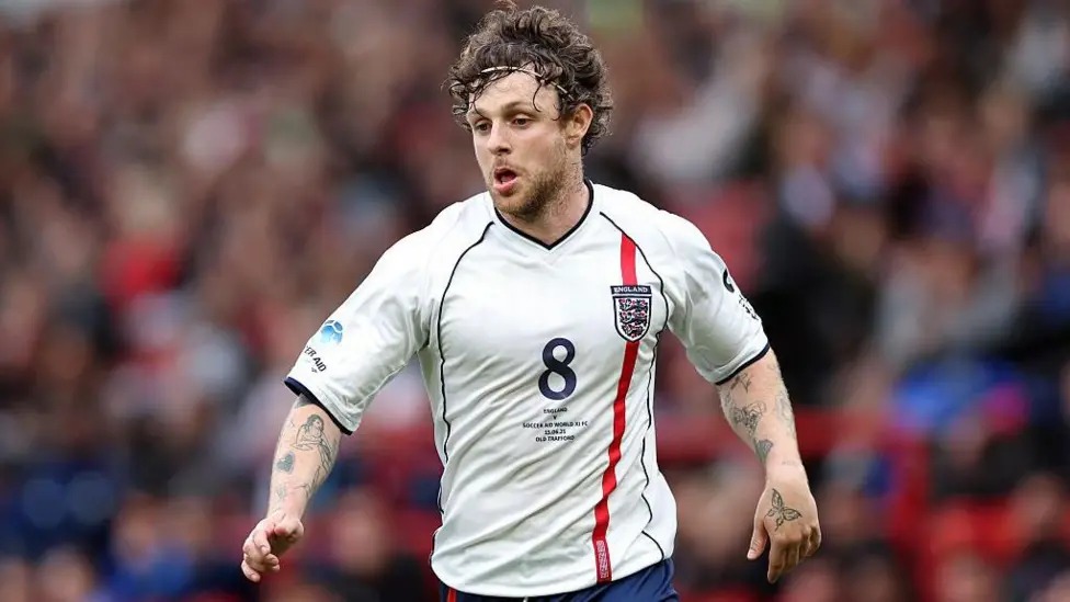 格倫南年輕時(shí)曾效力于盧頓鎮(zhèn)、北安普頓和斯蒂夫尼奇，自2021年以來(lái)每年都參加SoccerAid比賽，并于2022年榮獲最佳球員稱號(hào)