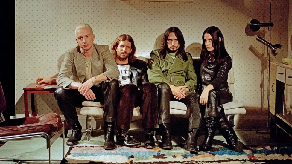 《TheClearing》是WolfAlice的第四張專輯。他們的上一張專輯《BlueWeekend》在2021年榮登英國排行榜榜首。