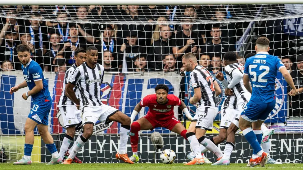 芬德利&middot;柯蒂斯在流浪者客場對陣圣米倫的比賽中打入一球，扳平比分