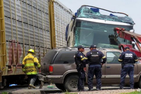 墨西哥火車撞上雙層巴士10人死亡60多人受傷