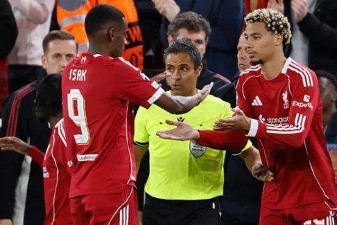 在利物浦和伊薩克作隊(duì)友很有益